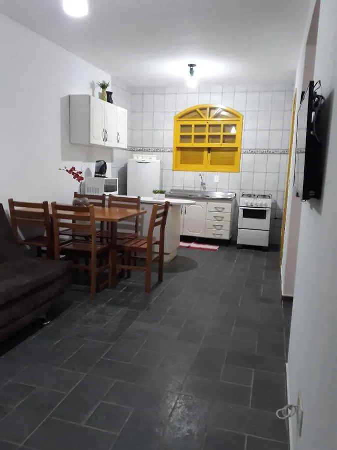 Residencial Colonial Amarelo A 150M Da Praia De Mariscal Aparthotel Bombinhas 0*,  Brazylia